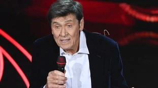 Morandi sale sul palco e... Colpo di scena che spiazza il pubblico