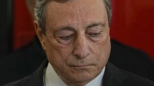 Mario Draghi, la foto del simbolo diventa un caso: "Non so nulla"