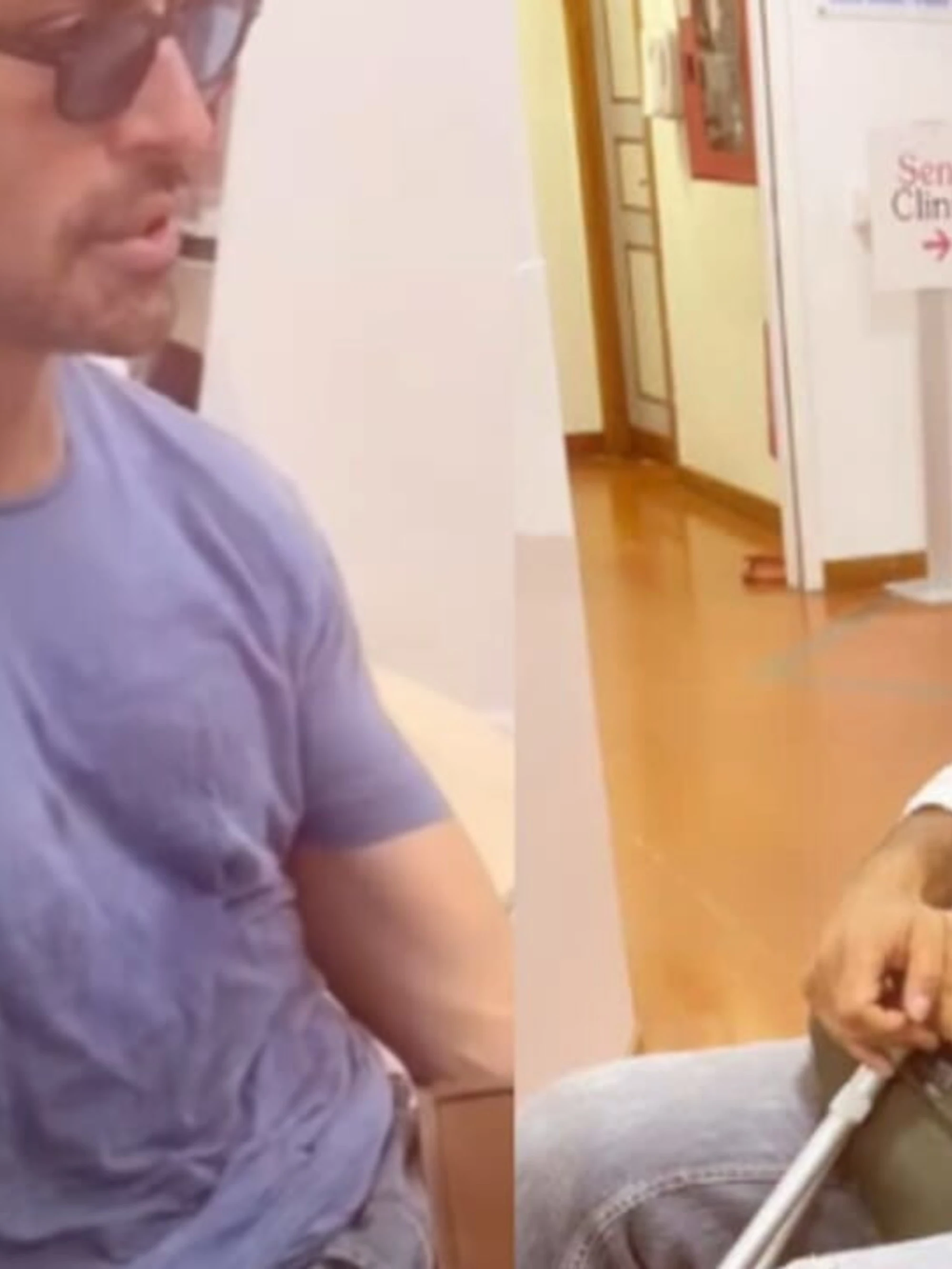 Gabriel Garko sulla sedia a rotelle: "Supererai anche questa"