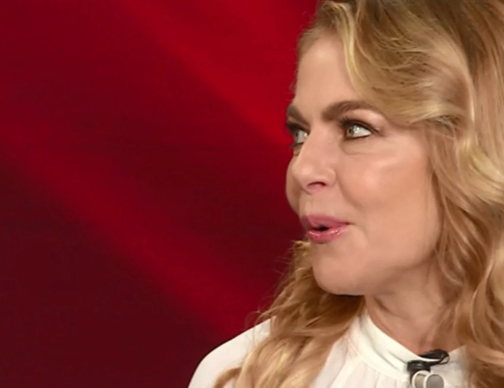 Domenica In, Claudia Gerini si presenta così: si scatena il delirio