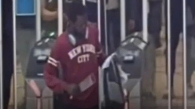 Milano, africano sfodera il machete in stazione: attimi di terrore