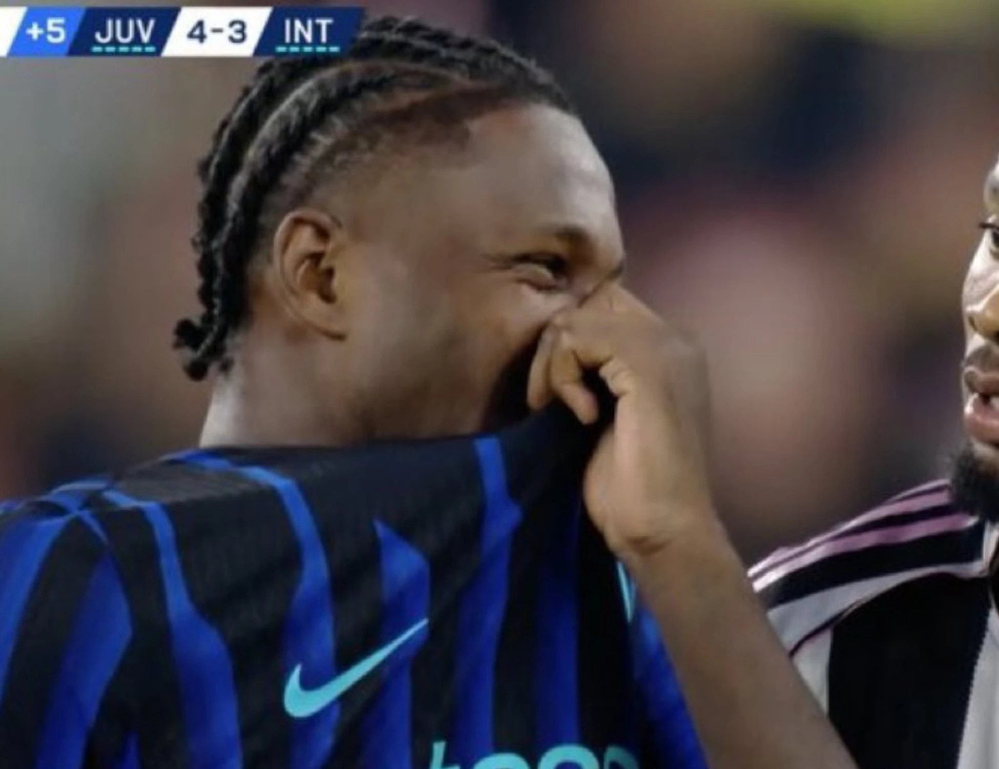 Thuram beccato cos&igrave; a fine match: massacrato dai tifosi