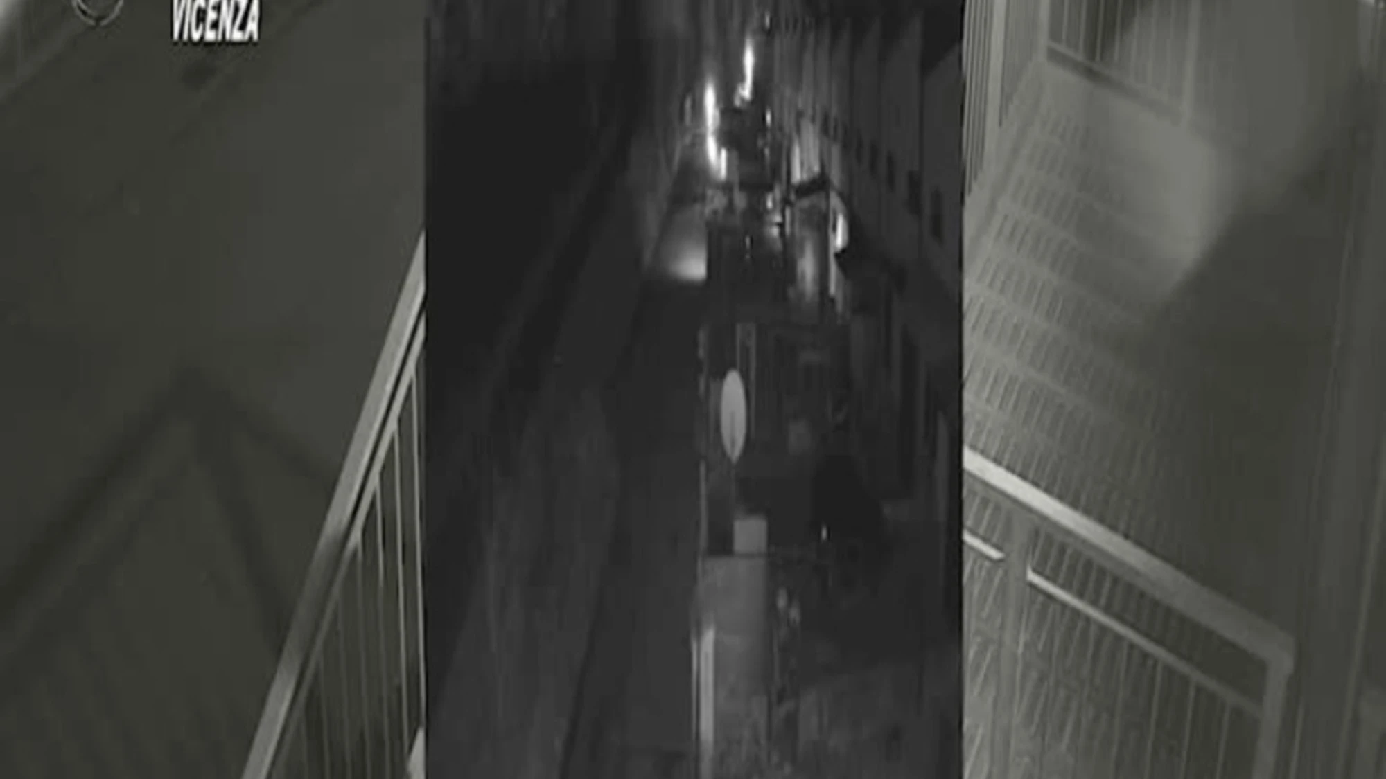 Vicenza, ladri di gioielli scoperti dai carabinieri: i video delle telecamere di sorveglianza
