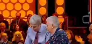 Fuori dal coro, Mario Giordano e la "prova di italianità" in diretta: ovazione in studio