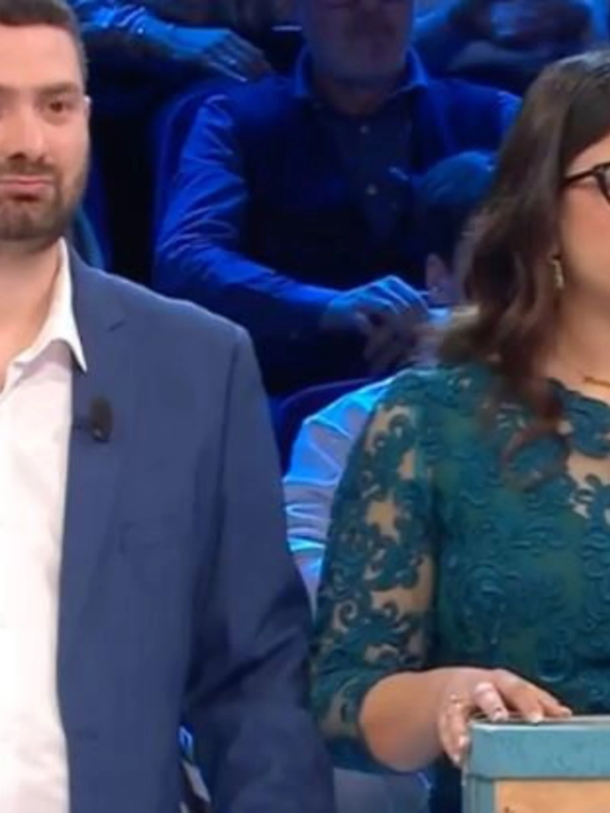 Affari Tuoi, la citazione nascosta di De Martino a Martina: "È qui!!!"