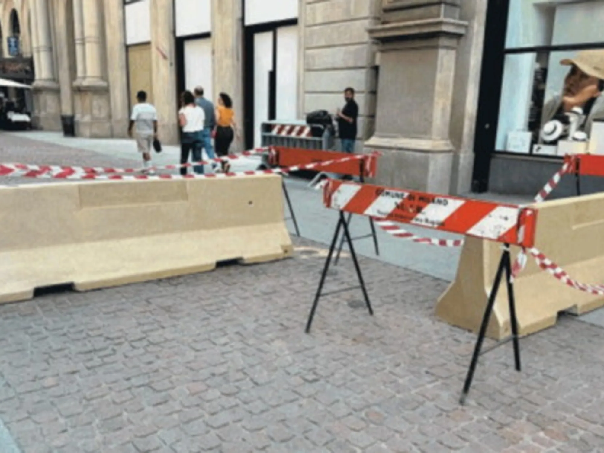 Leggi l'articolo: Allarme terrorismo a Milano, Galleria blindata: cosa sta succedendo