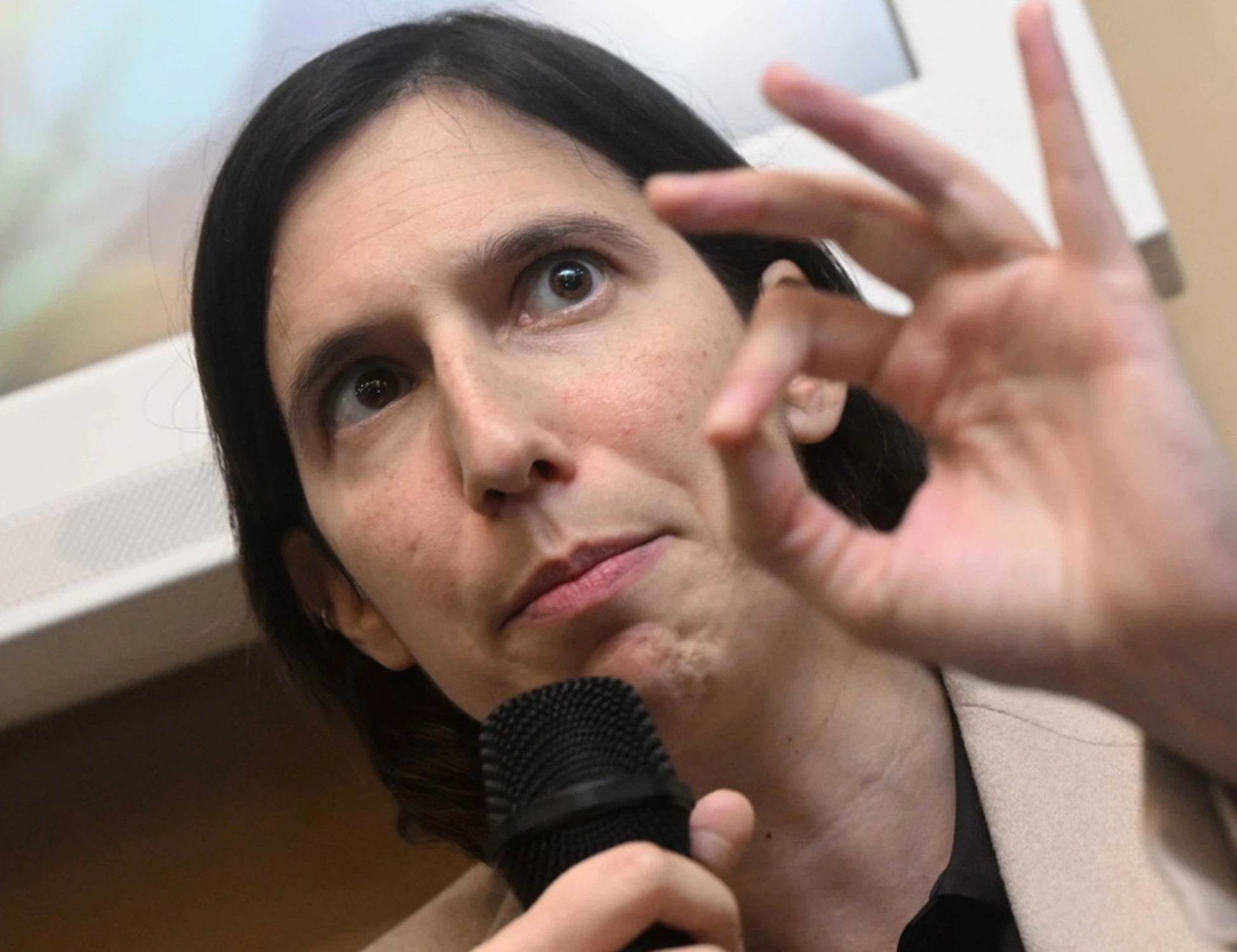 Schlein fuori controllo: "Meloni spavalda ma la sua maggioranza si è rotta"