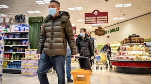Coronavirus, Silvio Brusaferro: "Contagio tramite cibi confezionati? Non si può escludere"