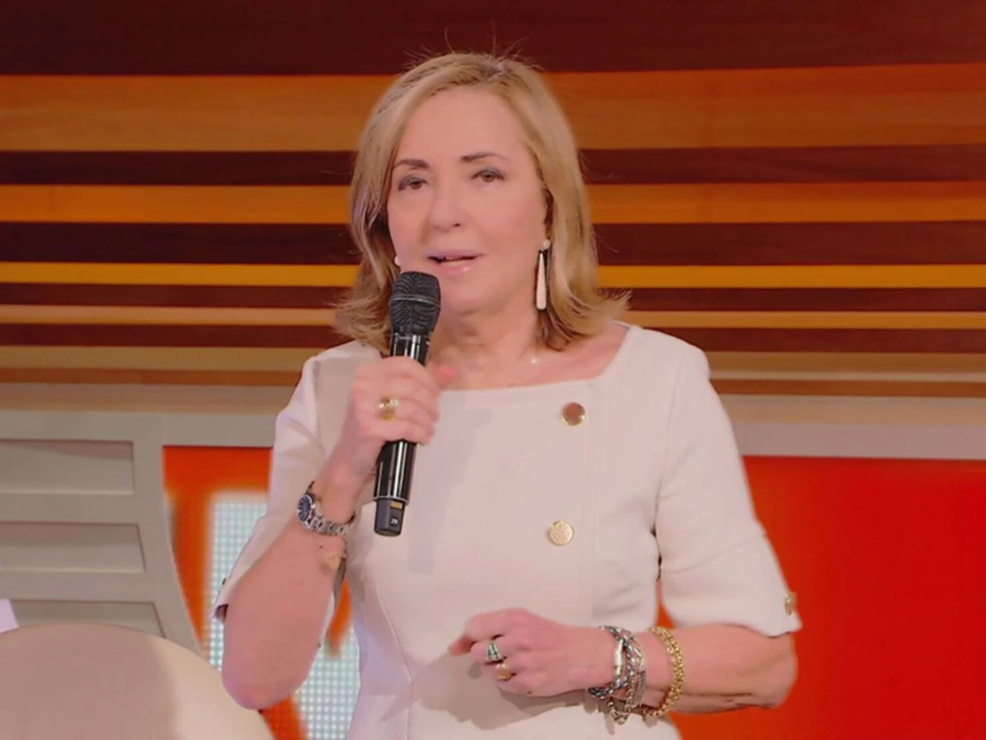 Forum, Palombelli col turbo: ecco chi "traina" il programma