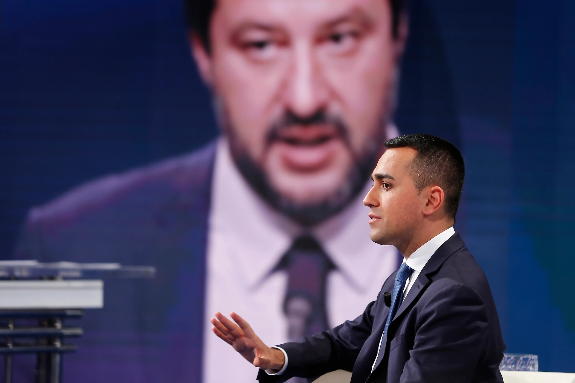 Matteo Salvini rompe? Pronto il bazooka di fango. La bruttissima voce sui dossier segreti dei grillini