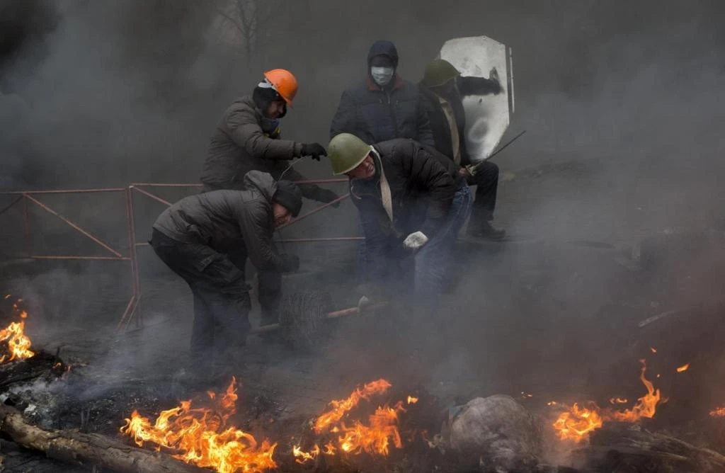 Ucraina, i cecchini sparano sulla folla: massacro a Kiev