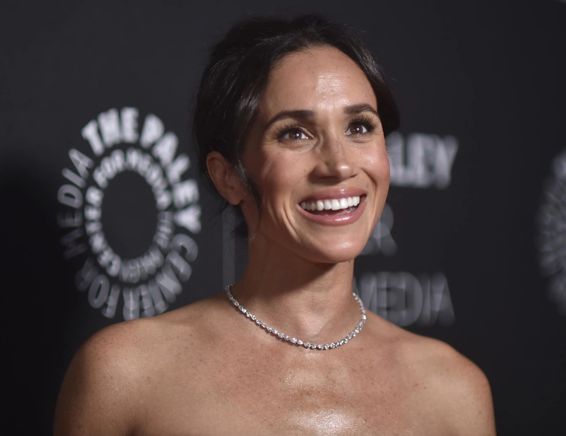 Nuovo scandalo a corte: Meghan ed il caso del vestito da 1700 dollari