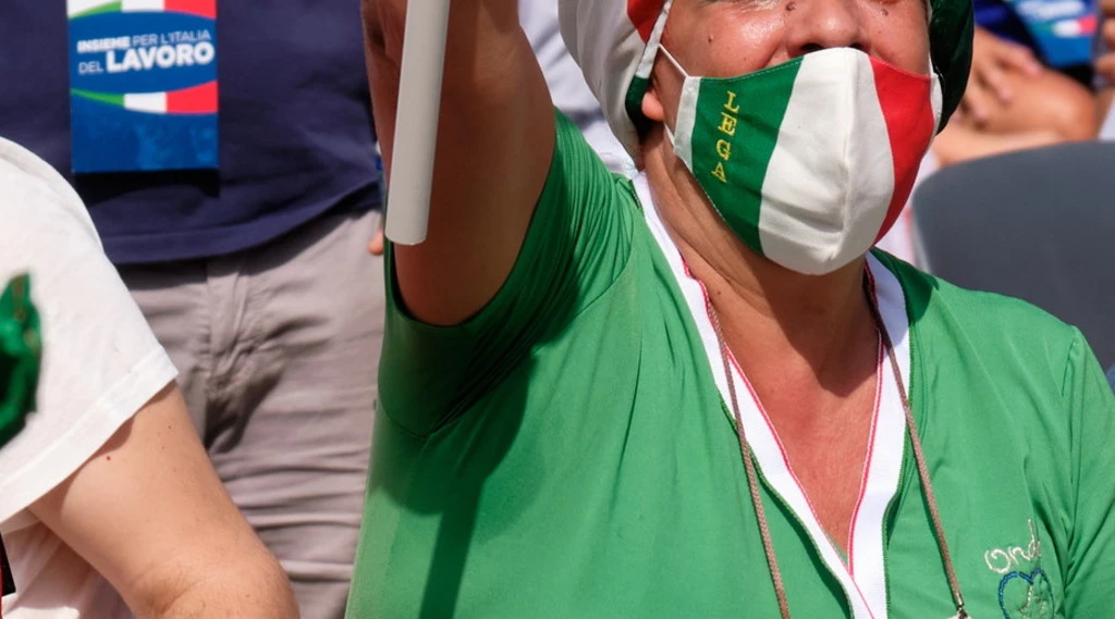 Coronavirus, fonti di governo: verso la proroga dell'obbligo di mascherina