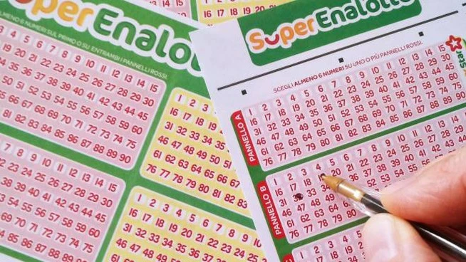 Superenalotto, il vincitore-record dei 209 milioni non ha ancora ritirato il premio: rischia di perdere tutto