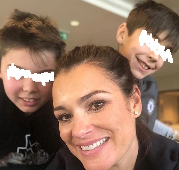 Alena Seredova, la showgirl pubblica una strana foto: tanti saluti Buffon