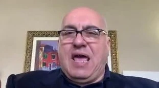 Guido Crosetto contro Selvaggia Lucarelli: "Giorgia Meloni e l'applauso mancato alla Segre? Con me non funziona"