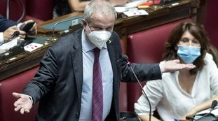 Claudio Borghi, la denuncia: "Impossibile fare il senatore"