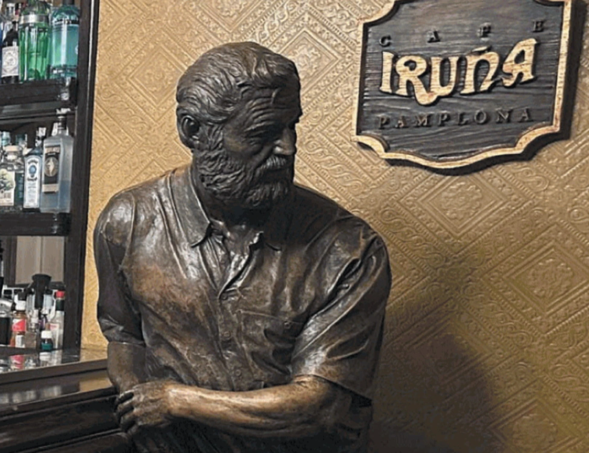 I tori, l’albergo, le strade e tutti i bar: inseguendo Hemingway a Pamplona