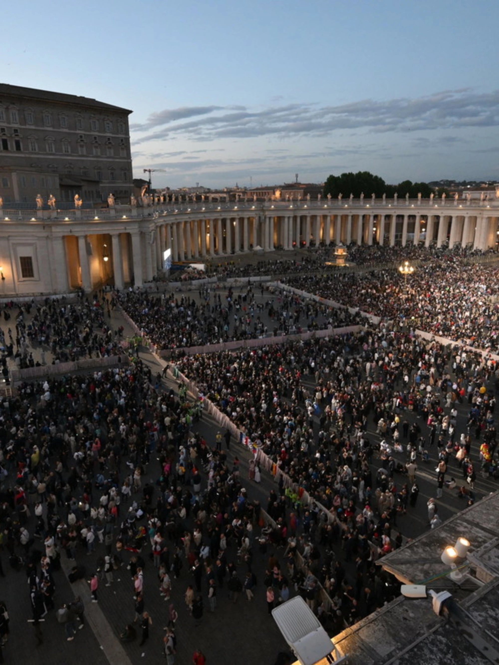 Conclave, chi sono i 3 stranieri che hanno profanato San Pietro