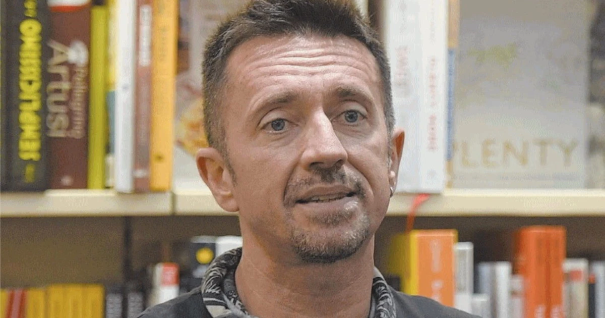 Andrea Scanzi contro la Meloni: "Quanti falli follower ha". Ma i risultati del suo account sono peggiori: che figuraccia