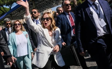 Giorgia Meloni, il video dai Fori Imperiali: Giuseppe Conte umiliato ancora