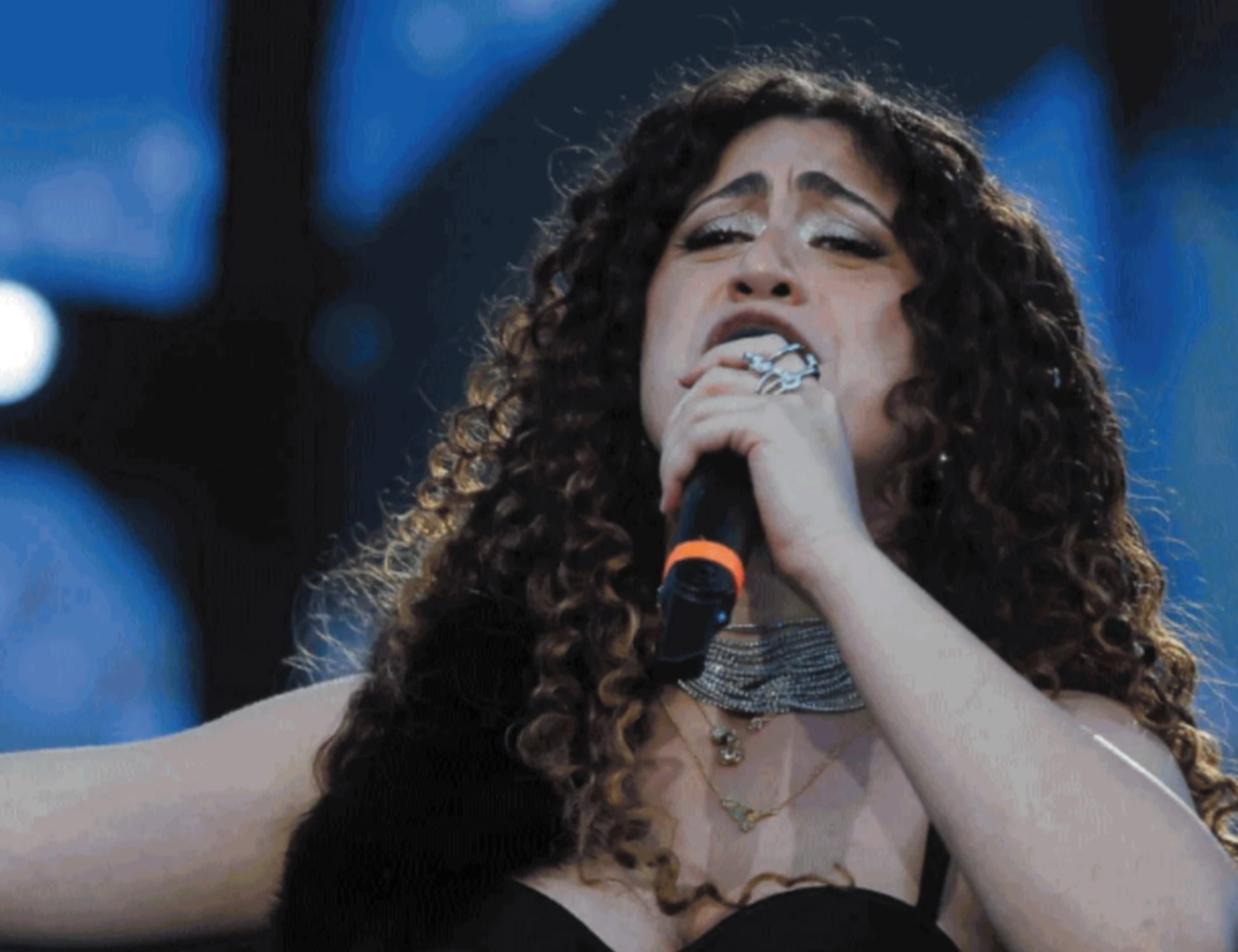 Osa cambiare Bella Ciao. E al Concertone è rissa