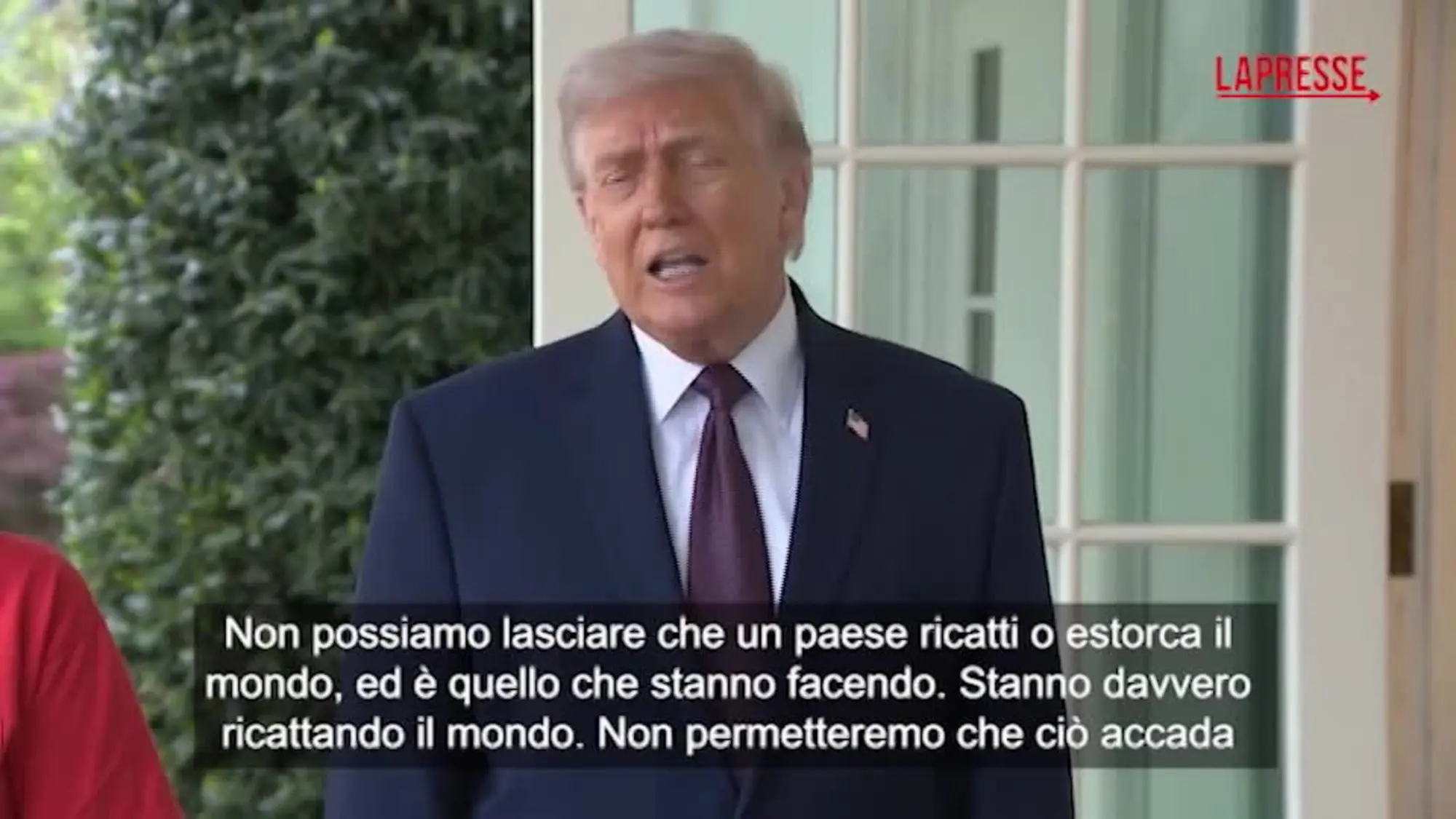 Iran, Trump: “Non si può lasciare che un Paese ricatti il mondo"