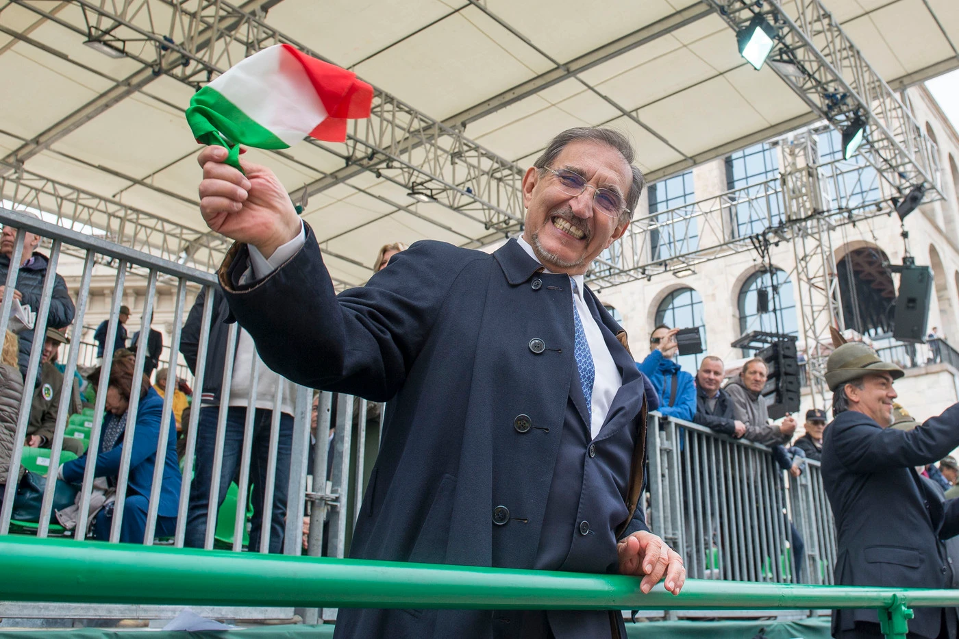 Ignazio La Russa dietro il palco di Atreju: "Conte l'ho invitato io, ecco perché". Premier umiliato