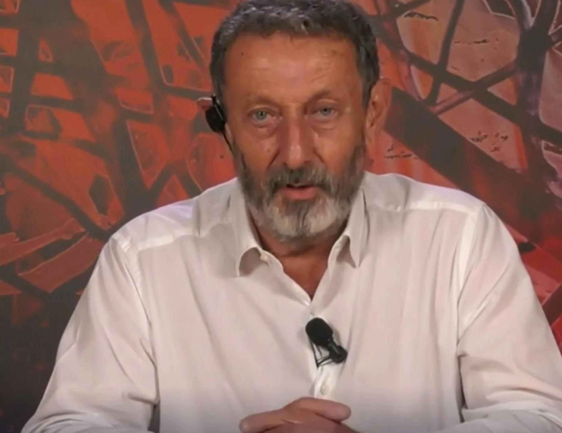 Rissa tra Michele Serra e Vannacci: "Italia piena di fascisti", "Sarò il tuo incubo"