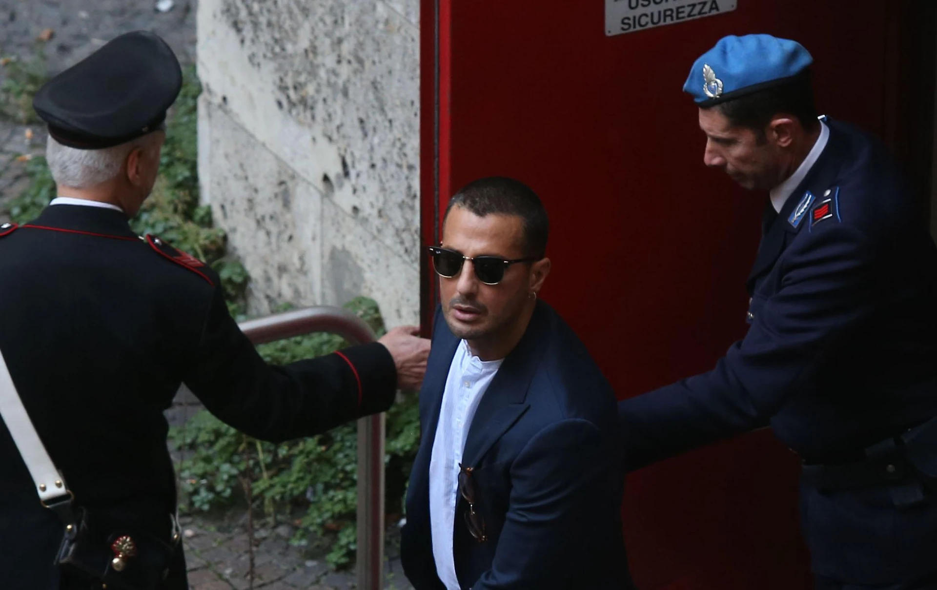 Fabrizio Corona, la paura di Lele Mora: "Spero che la mente gli regga e non tenti di uccidersi"