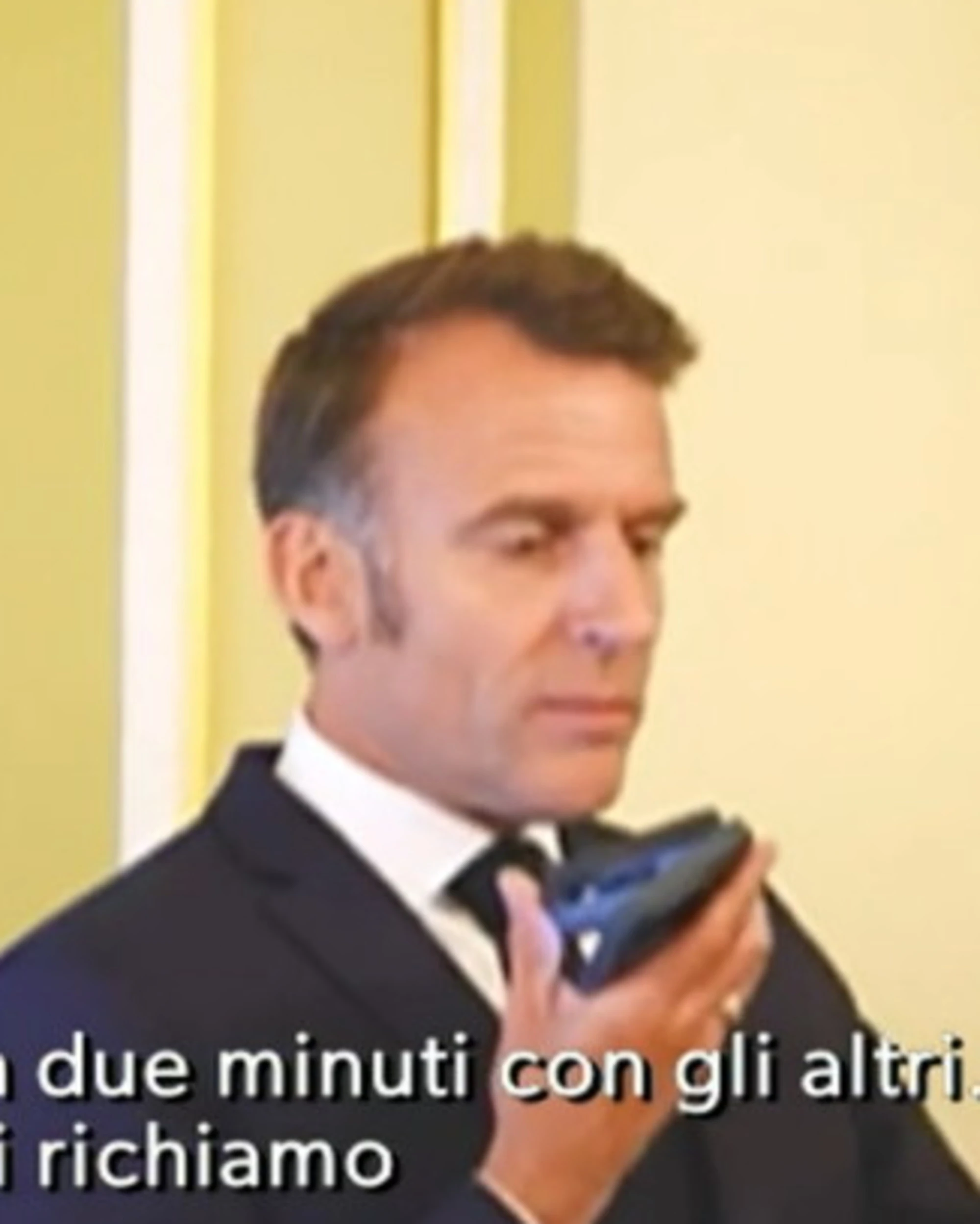 L'aria che tira, Telese attacca Macron: "Ridicolo, una buffonata"