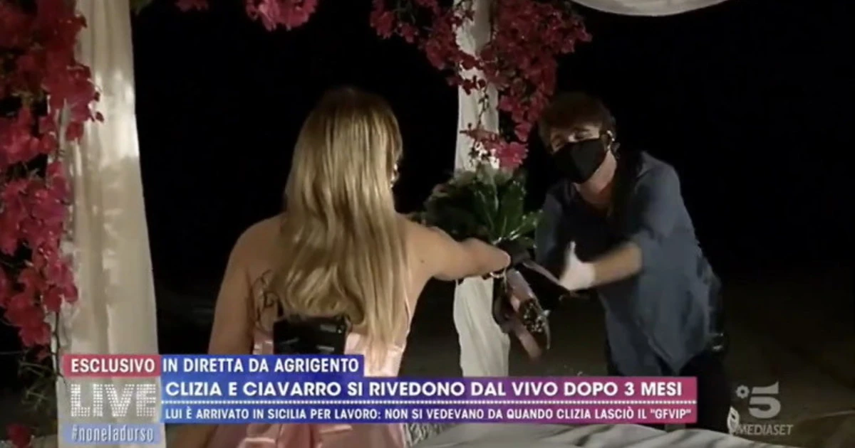 Live-Non  la D'Urso, incontro galeotto tra Ciavarro e Incorvaia: la stizza della D'Urso. Ma poi...