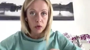 Giorgia Meloni sui sondaggi: "Tra un mese al centrodestra i primi due partiti italiani, ma i 'giornaloni' non lo dicono"