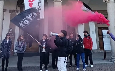 https://media.liberoquotidiano.it/gUO5ewVDszF779-KcGRYwHLGlNL6KCfVhqzh8bzwK_4/width:800/quality:90/aW1hZ2VzLzIwMjUvMTAvMDIvMDgzNzQ2OTA1LWNlYWVhMmQzLWIwODctNDJmZi1iZWE3LWUxNTNiZDVlZDU1ZC5qcGc.webp
