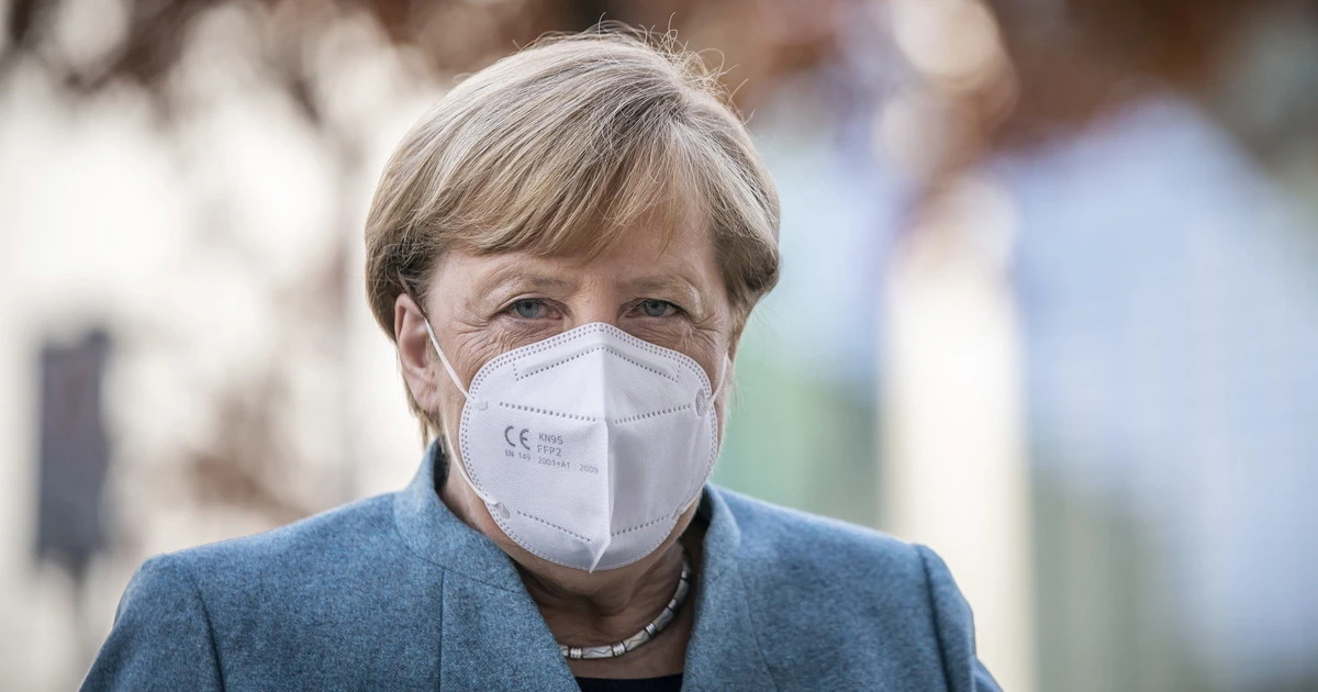 Angela Merkel, Roberto Alessi sui tremori: "Crollo nervoso, il marito aveva una tresca con una sua ex allieva"