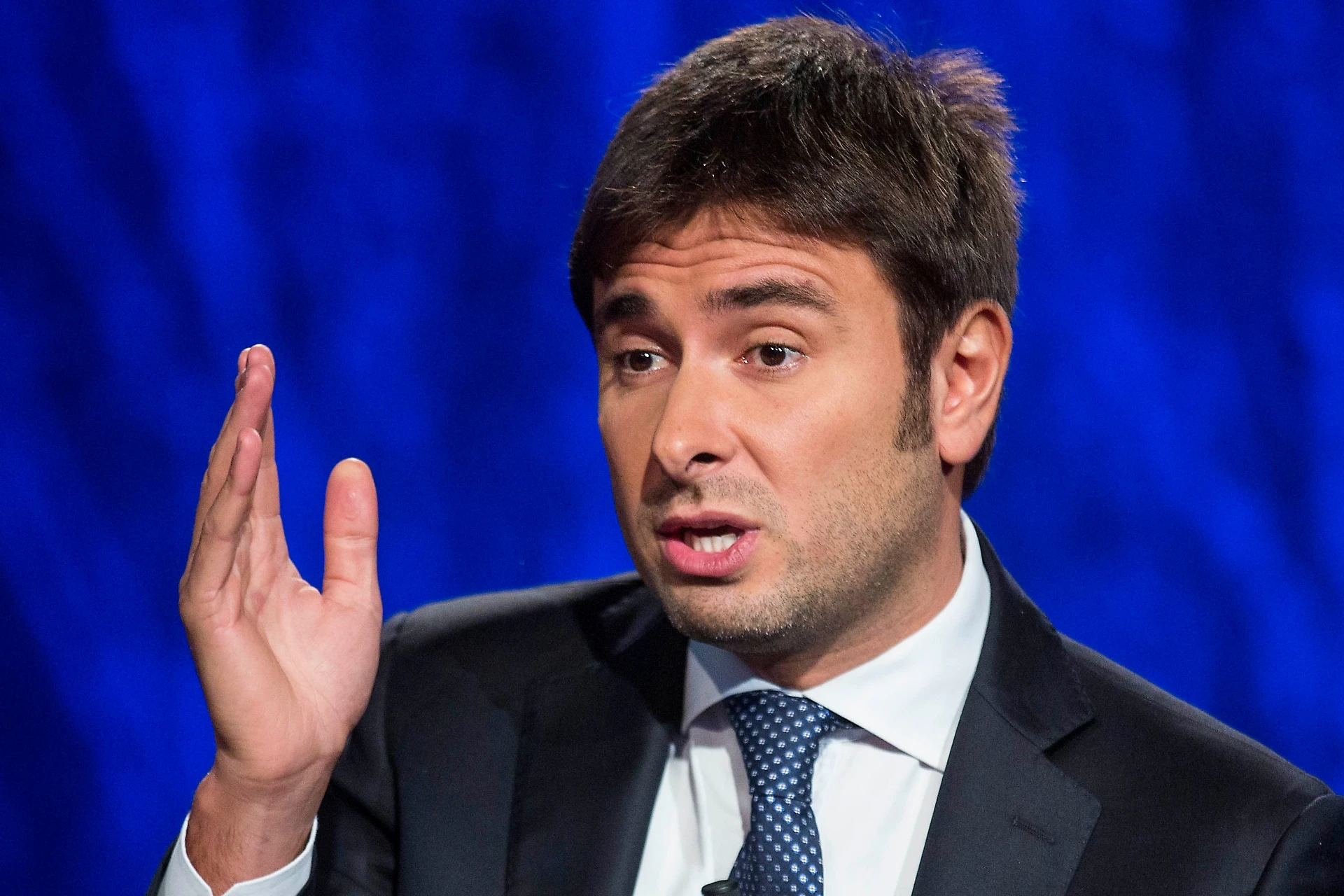 Alessandro Di Battista insulta Matteo Salvini: "Si metterà i tacchi". E sul governo: "Non dura"