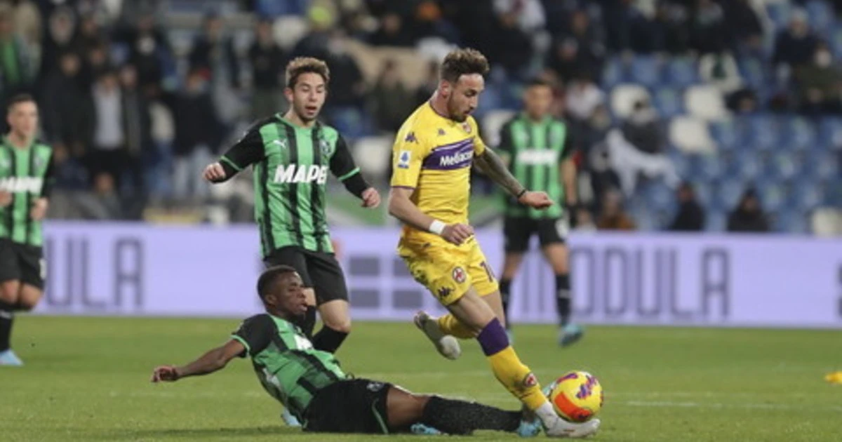 Defrel allo scadere, goduria Sassuolo: Fiorentina, brutto stop in 10 in chiave Europa