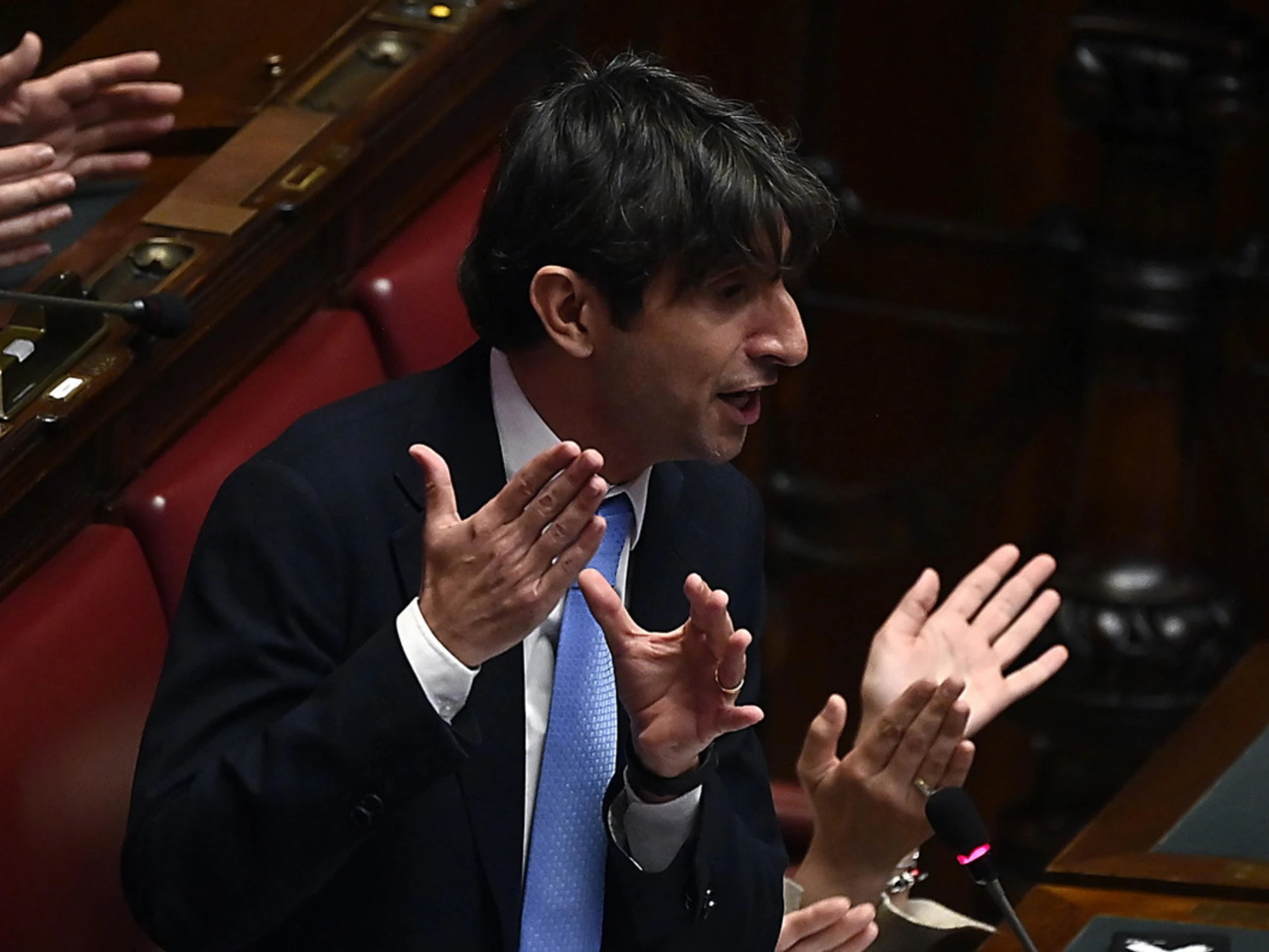 &quot;Starnuto in tornado. E voi...&quot;: sinistra spianata