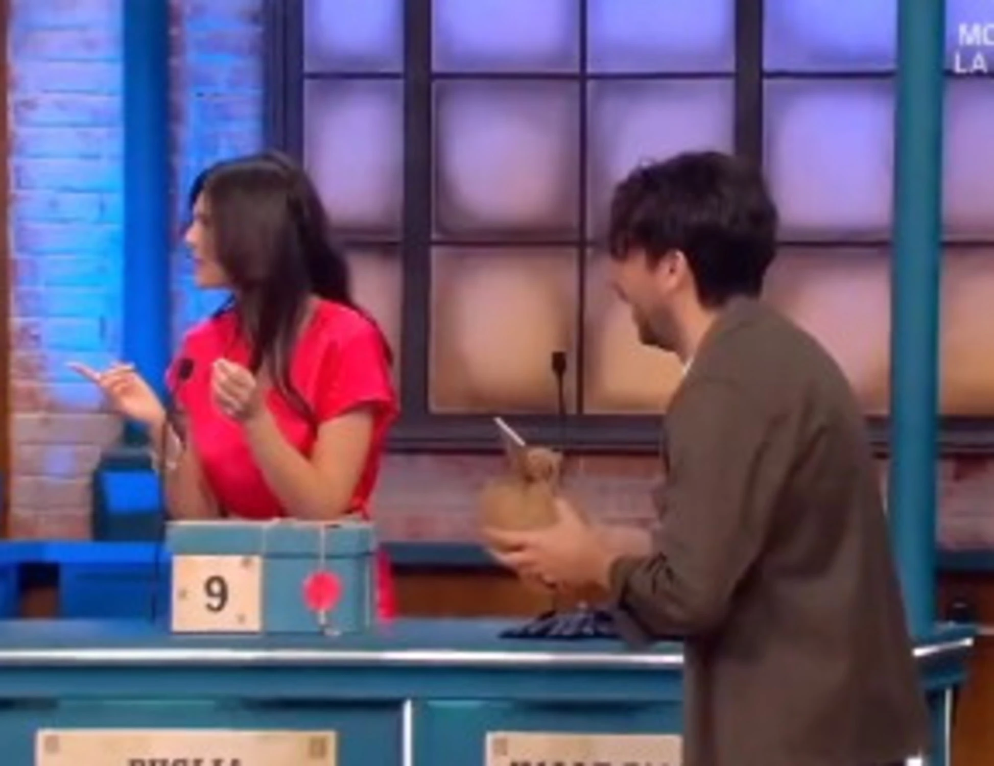 Affari tuoi, Herber Ballerina umiliato da De Martino: "Non è abituato"