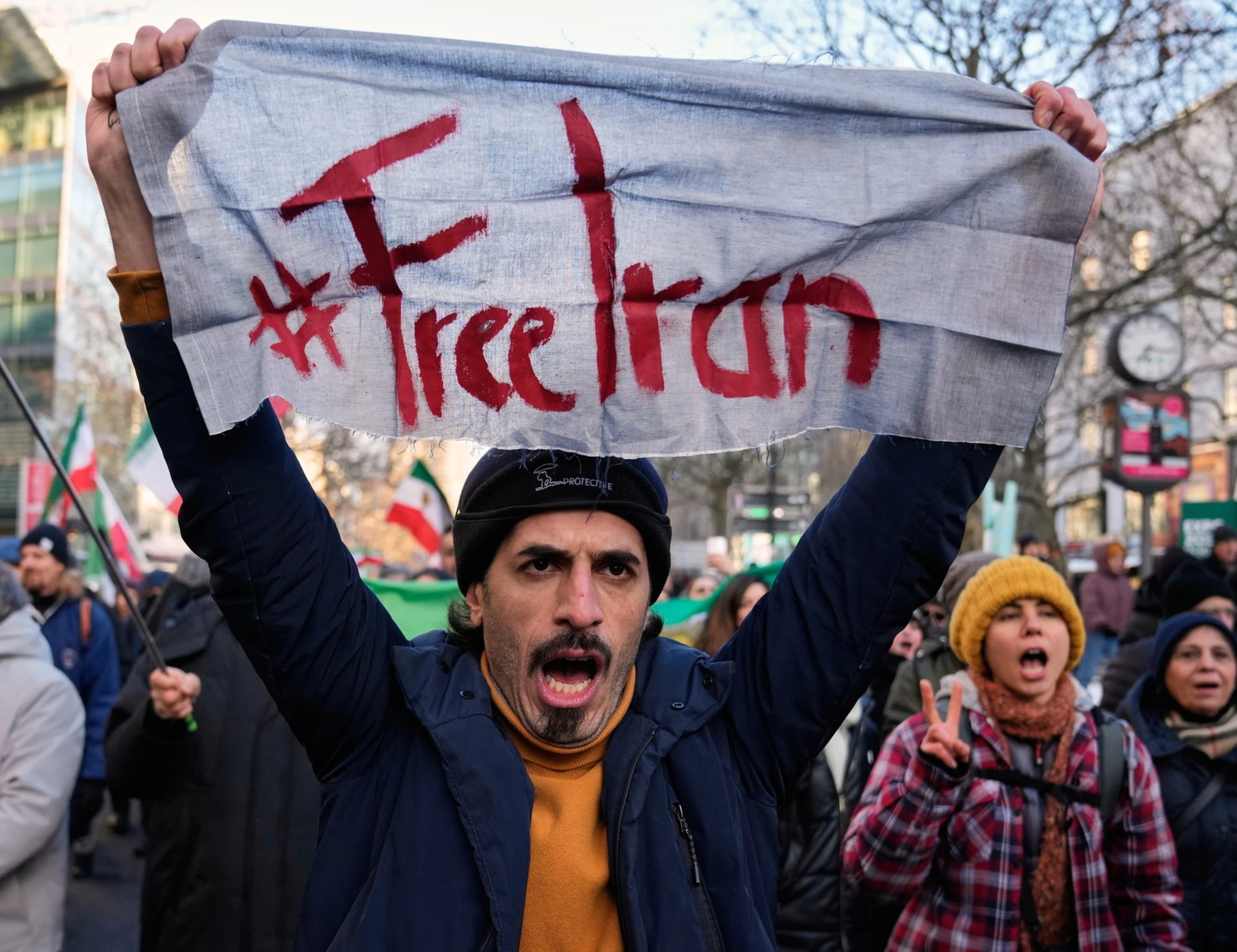 Iran, la sinistra tace sui 30mila morti: niente occupazioni e accuse di genocidio