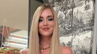 Chiara Ferragni, tramezzino e... nudo (quasi) integrale: foto estrema