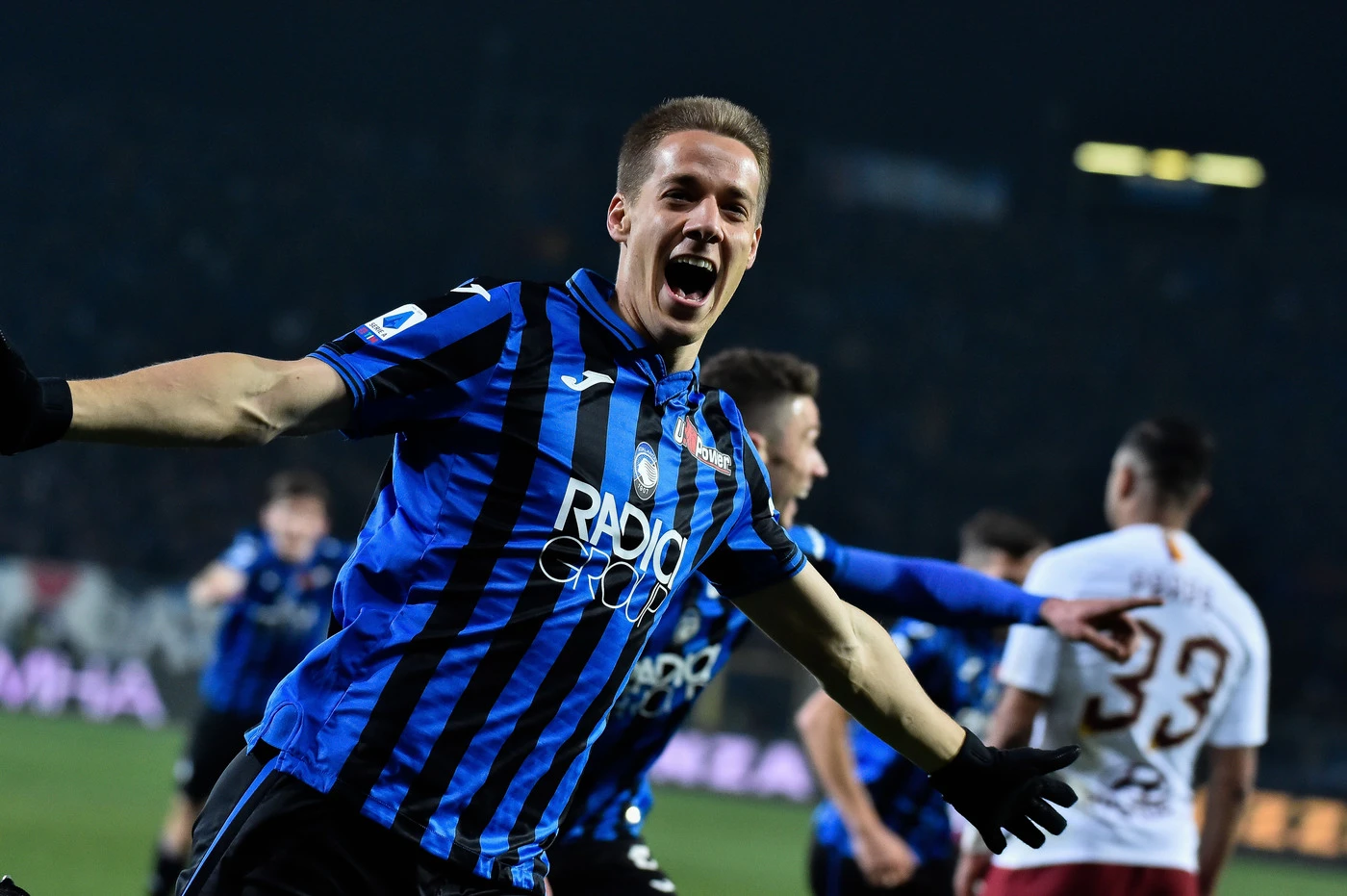 L'Atalanta batte la Roma e fa il vuoto per la Champions League: giallorossi ribaltati, la crisi continua