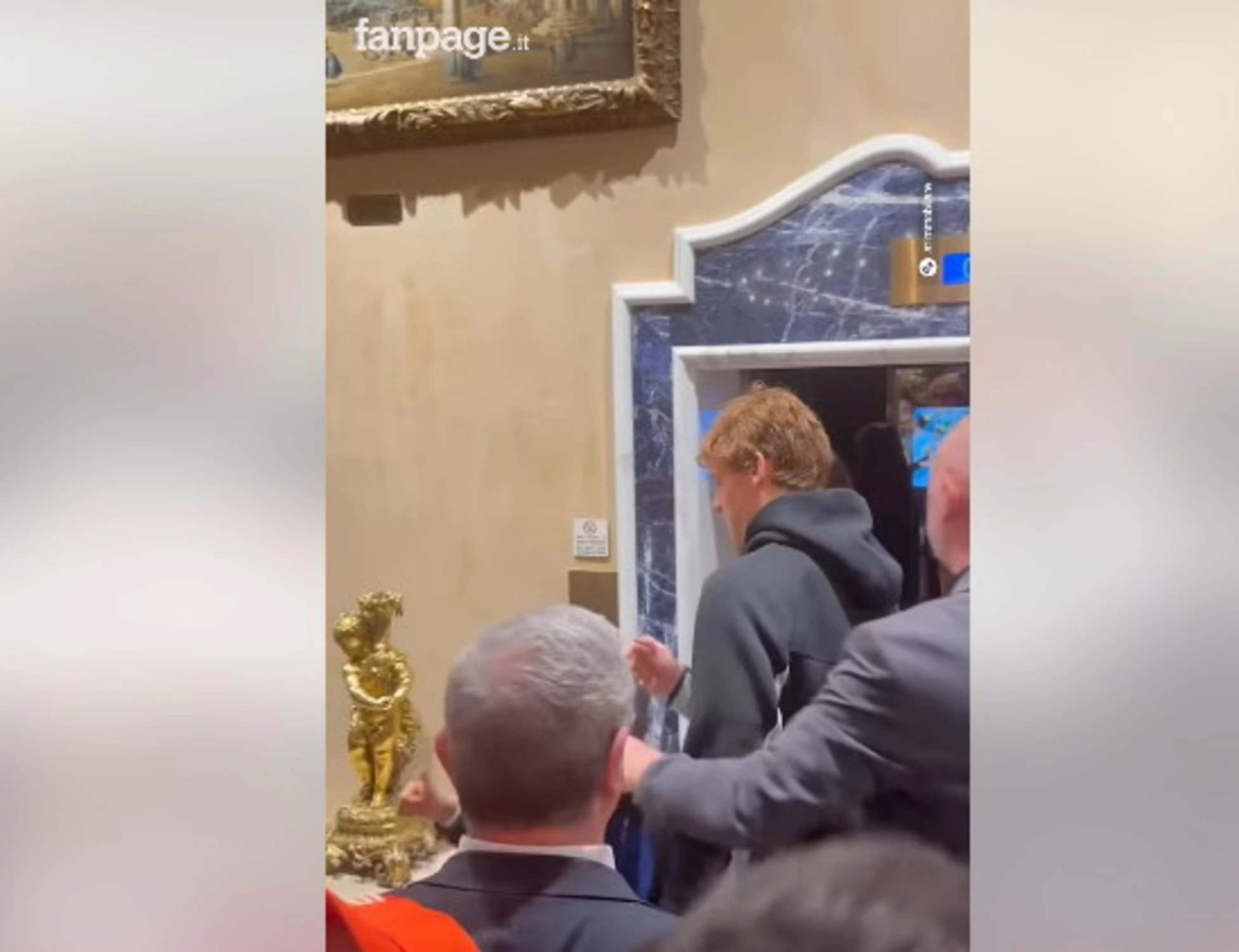Jannik Sinner, attimi di paura: bodyguard costretto a usare la forza