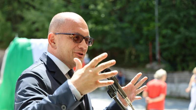 https://media.liberoquotidiano.it/g_H2wdh-vBgbTazkfQKeTWJFAAK-V-v8tSi2aItsF-s/width:800/quality:90/aW1hZ2VzLzIwMjUvMDkvMTIvMTQzODM0NjAwLTE2NWQwOWVjLWNkOTgtNDQ4OC05MGY1LTYxZWI4Y2UxNmFmMy5qcGc.webp