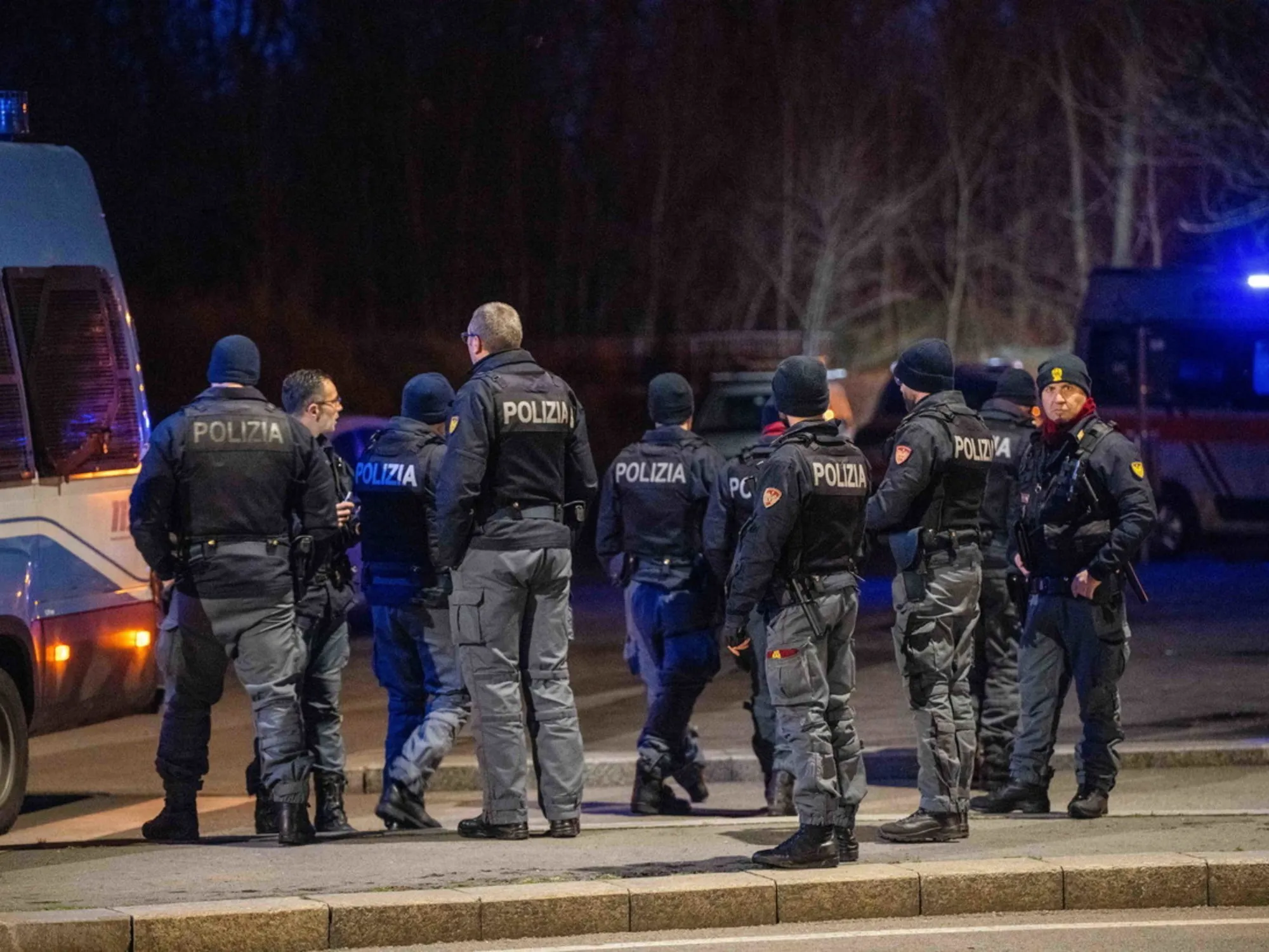 "Calci e pugni all'agente. E la pistola...": chi era Mansouri