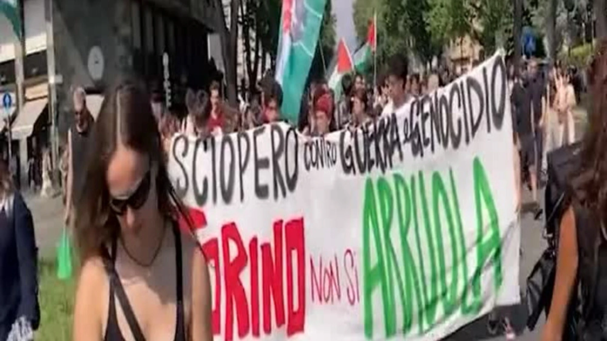 Torino, sciopero 'contro guerra e genocidio': i cori del corteo