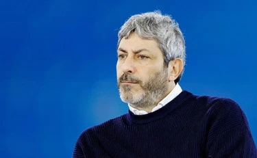 Roberto Fico, scorta anche in aereo: scoppia la polemica per le spese del contiano