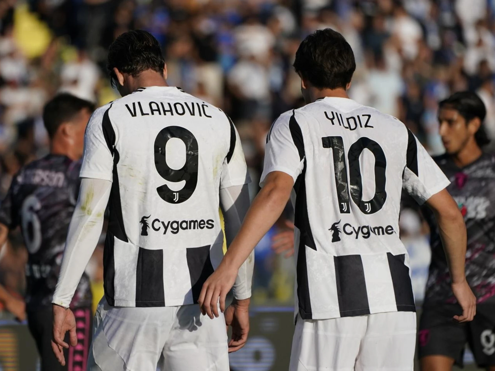 Vlahovic contro Yildiz, Ravanelli spiana il serbo: caos-Juve