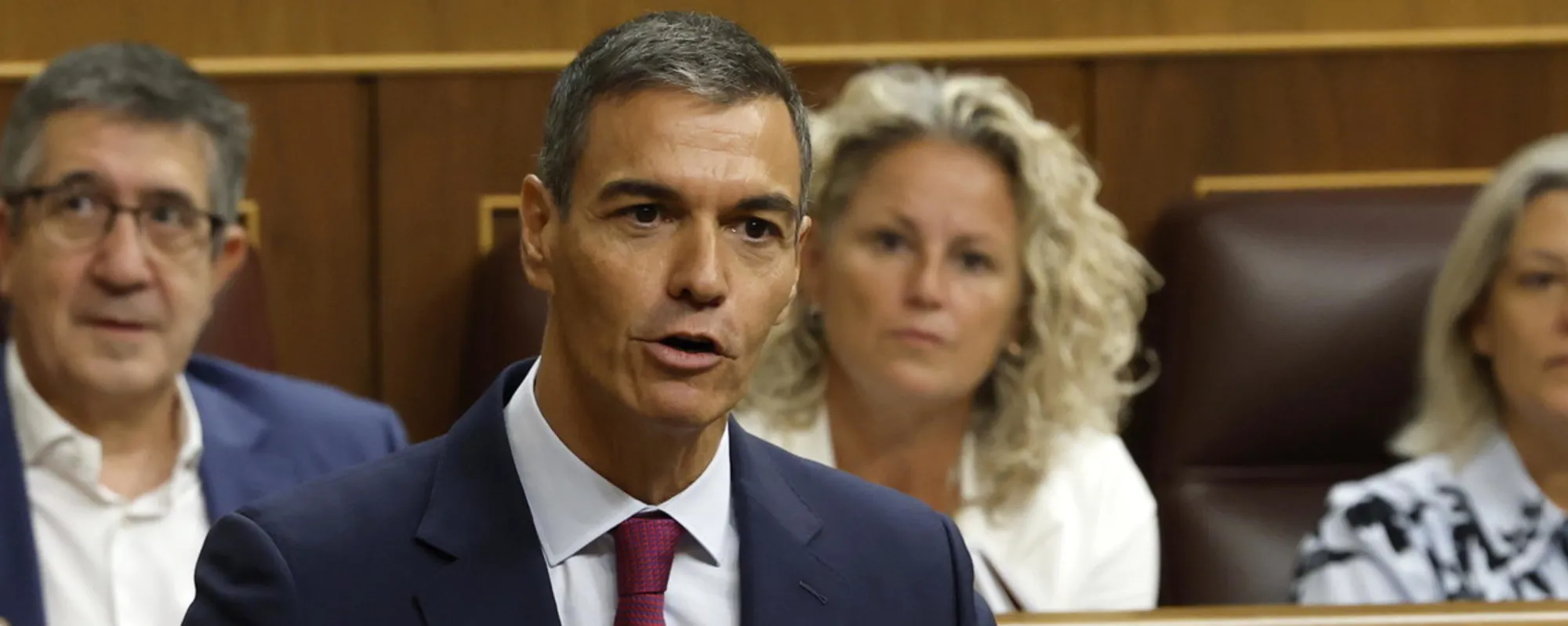 Pedro Sanchez condannato (e umiliato) dal Parlamento Ue: frontiere, vince l'Italia