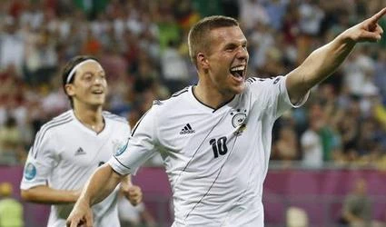 Angela sculaccia i grecipure a Euro2012: 1-0
